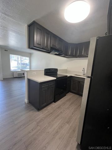 1681 BAYVIEW HEIGHTS 31, San Diego, CA 92105