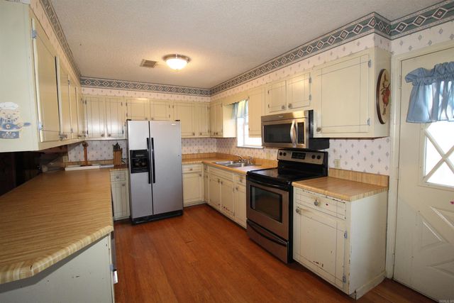 612 Sanders Dr, Redfield, AR 72132