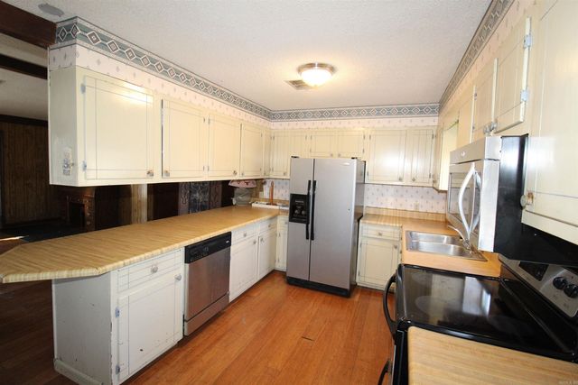 612 Sanders Dr, Redfield, AR 72132