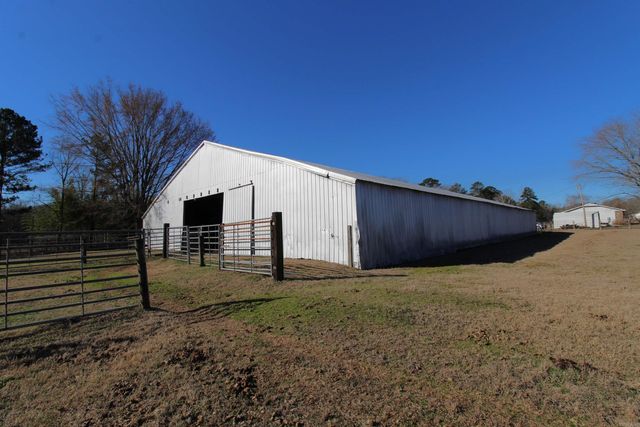 612 Sanders Dr, Redfield, AR 72132