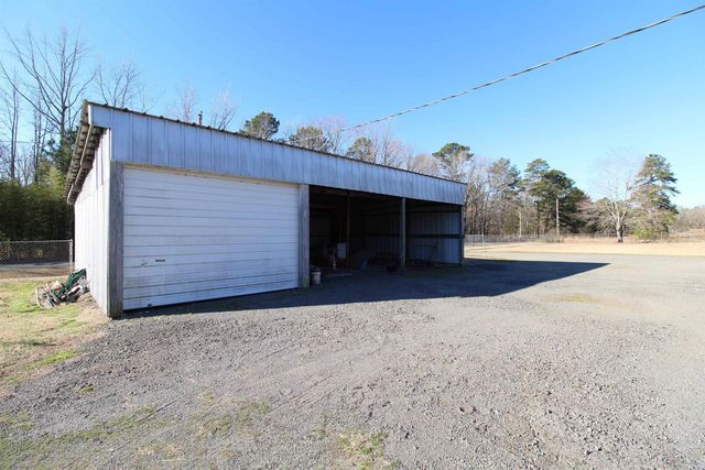 612 Sanders Dr, Redfield, AR 72132