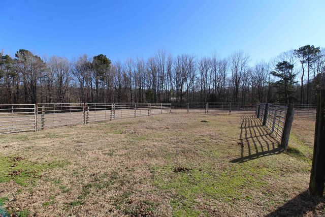 612 Sanders Dr, Redfield, AR 72132