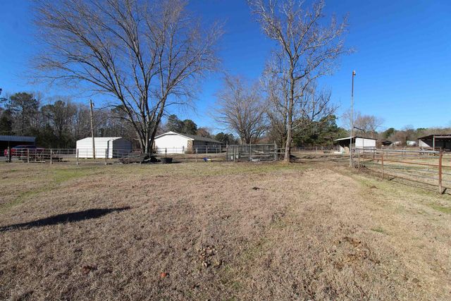 612 Sanders Dr, Redfield, AR 72132