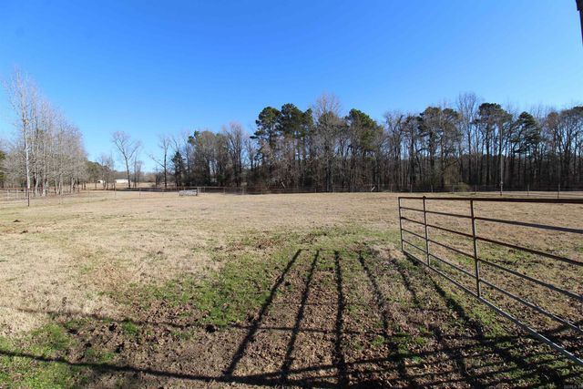 612 Sanders Dr, Redfield, AR 72132