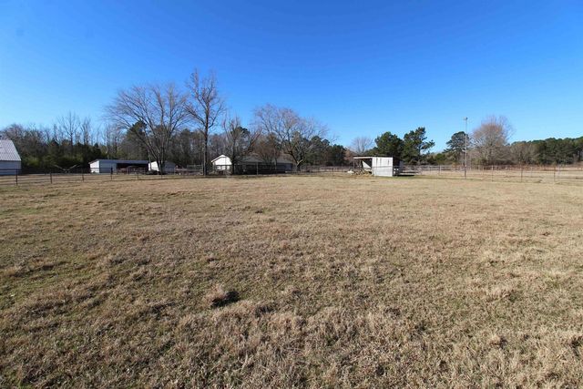 612 Sanders Dr, Redfield, AR 72132