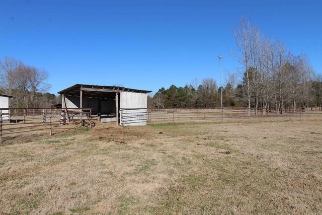 612 Sanders Dr, Redfield, AR 72132