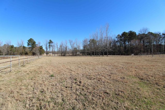 612 Sanders Dr, Redfield, AR 72132