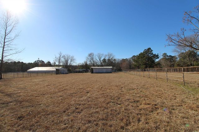 612 Sanders Dr, Redfield, AR 72132