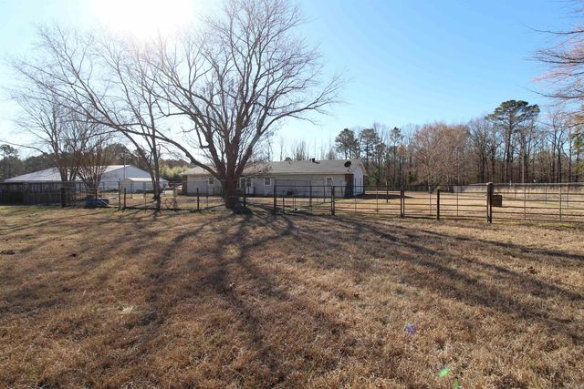 612 Sanders Dr, Redfield, AR 72132