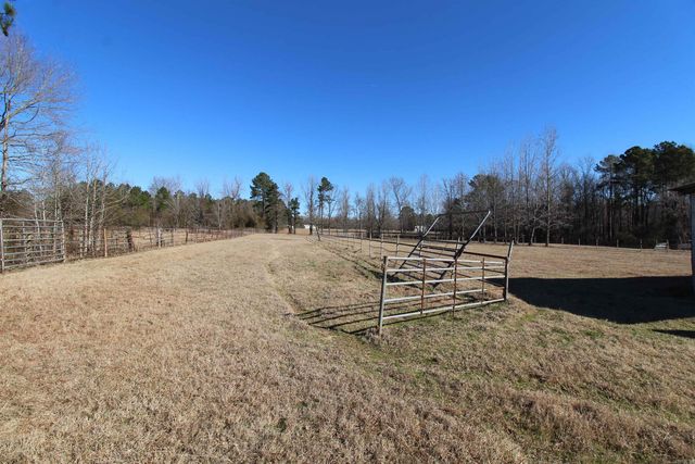 612 Sanders Dr, Redfield, AR 72132