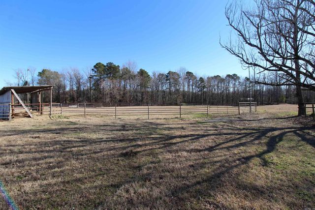 612 Sanders Dr, Redfield, AR 72132