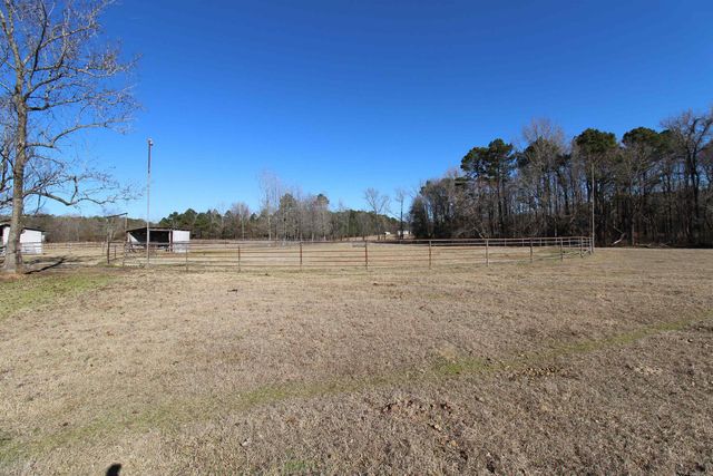 612 Sanders Dr, Redfield, AR 72132