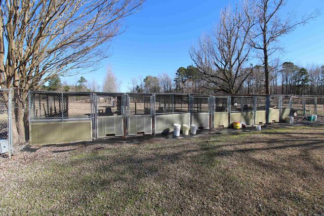 612 Sanders Dr, Redfield, AR 72132