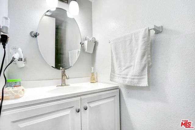 21333 Lassen Street 8B, Los Angeles, CA 91311