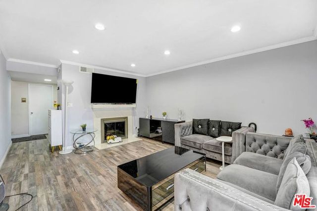 21333 Lassen Street 8B, Los Angeles, CA 91311