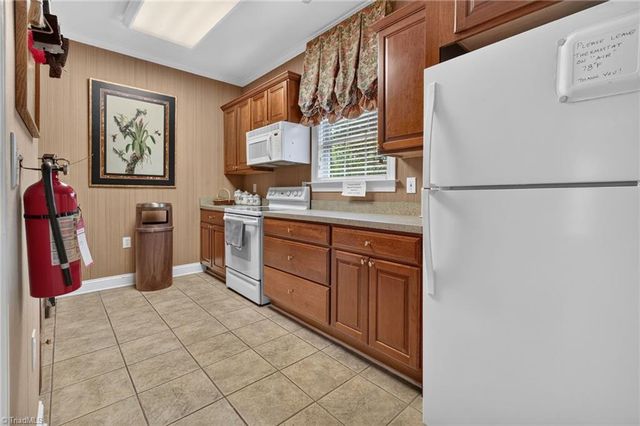 522 College Road 207, Greensboro, NC 27410