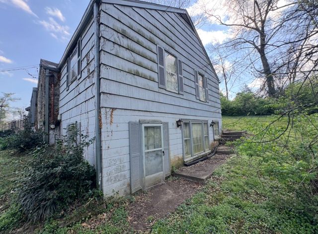 1404 Riverwood Dr, Nashville, TN 37216