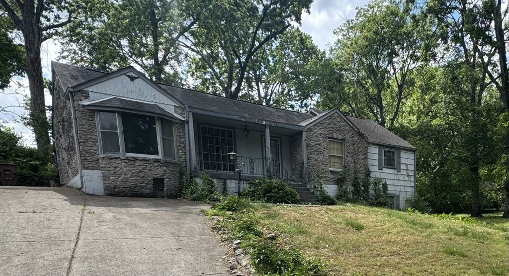 1404 Riverwood Dr, Nashville, TN 37216