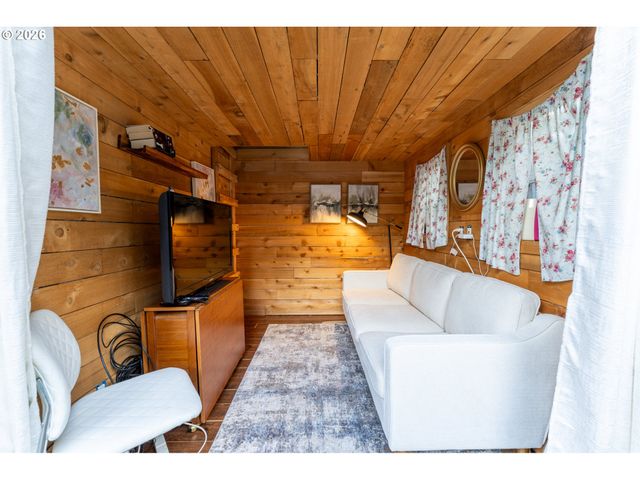 9480 Sw STALLION Ct, Beaverton, OR 97008