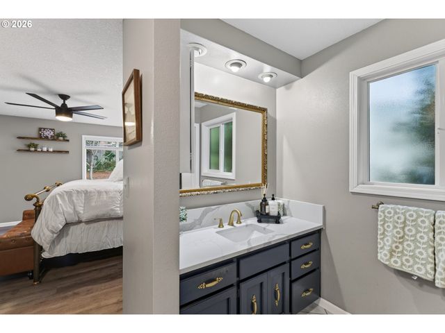 9480 Sw STALLION Ct, Beaverton, OR 97008