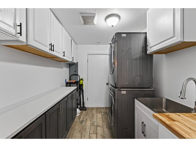 9480 Sw STALLION Ct, Beaverton, OR 97008