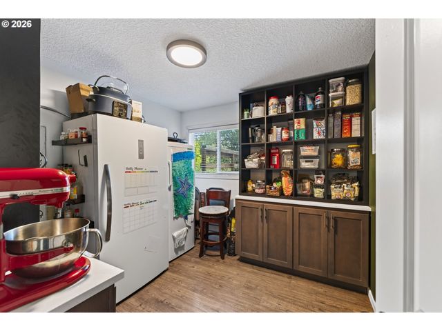 9480 Sw STALLION Ct, Beaverton, OR 97008