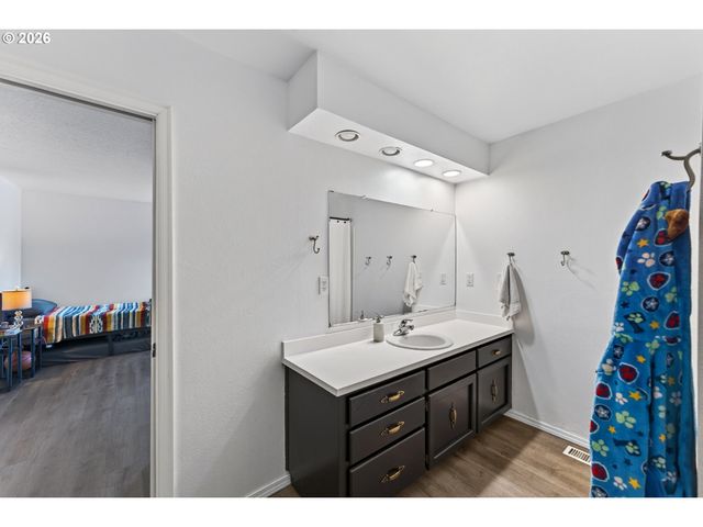 9480 Sw STALLION Ct, Beaverton, OR 97008