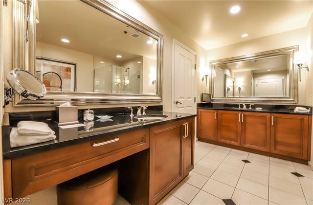 135 East Harmon Avenue 3520, Las Vegas, NV 89109
