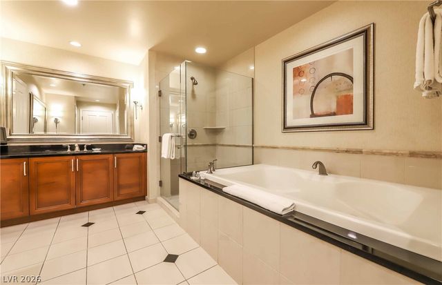 135 East Harmon Avenue 3520, Las Vegas, NV 89109