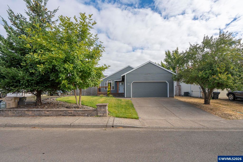 Image 1 of property listing at 330 NW Denton St, Dallas, OR 97338