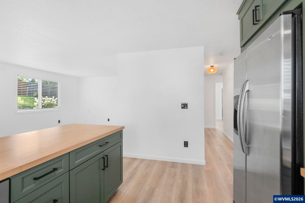 Image 18 of property listing at 330 NW Denton St, Dallas, OR 97338