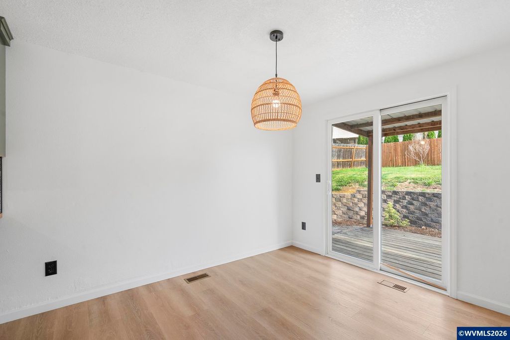 Image 19 of property listing at 330 NW Denton St, Dallas, OR 97338