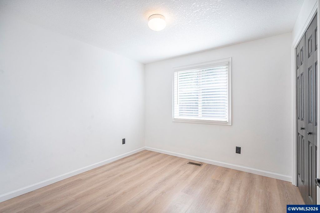 Image 25 of property listing at 330 NW Denton St, Dallas, OR 97338