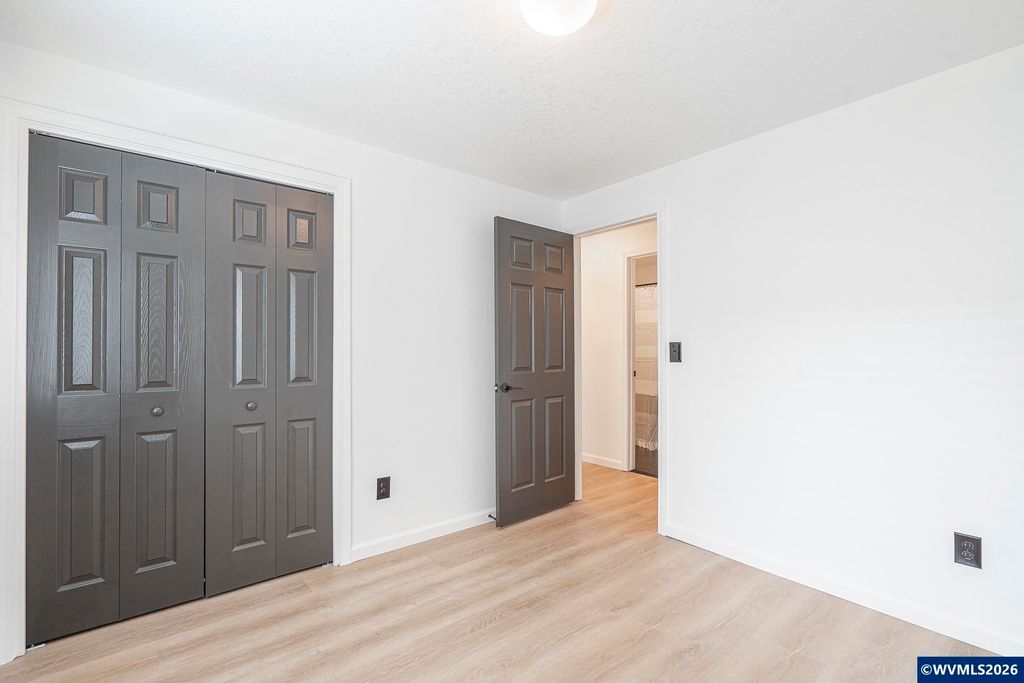 Image 26 of property listing at 330 NW Denton St, Dallas, OR 97338