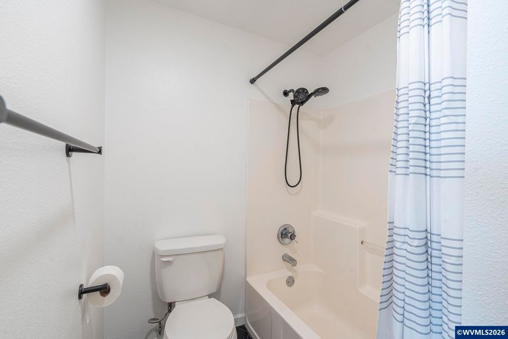 Image 29 of property listing at 330 NW Denton St, Dallas, OR 97338