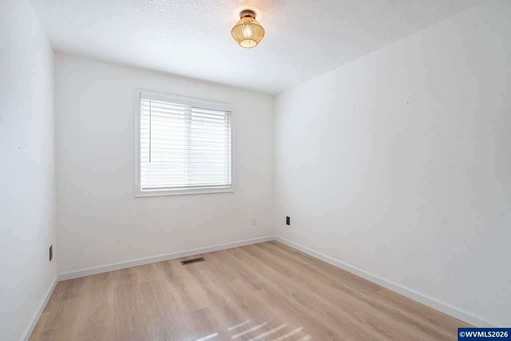 Image 30 of property listing at 330 NW Denton St, Dallas, OR 97338