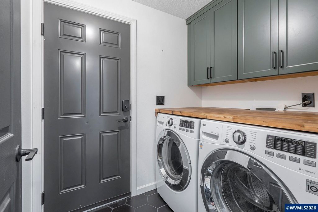 Image 31 of property listing at 330 NW Denton St, Dallas, OR 97338