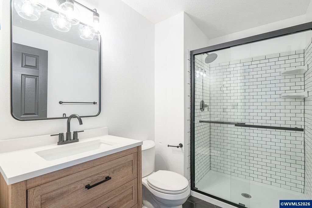 Image 36 of property listing at 330 NW Denton St, Dallas, OR 97338