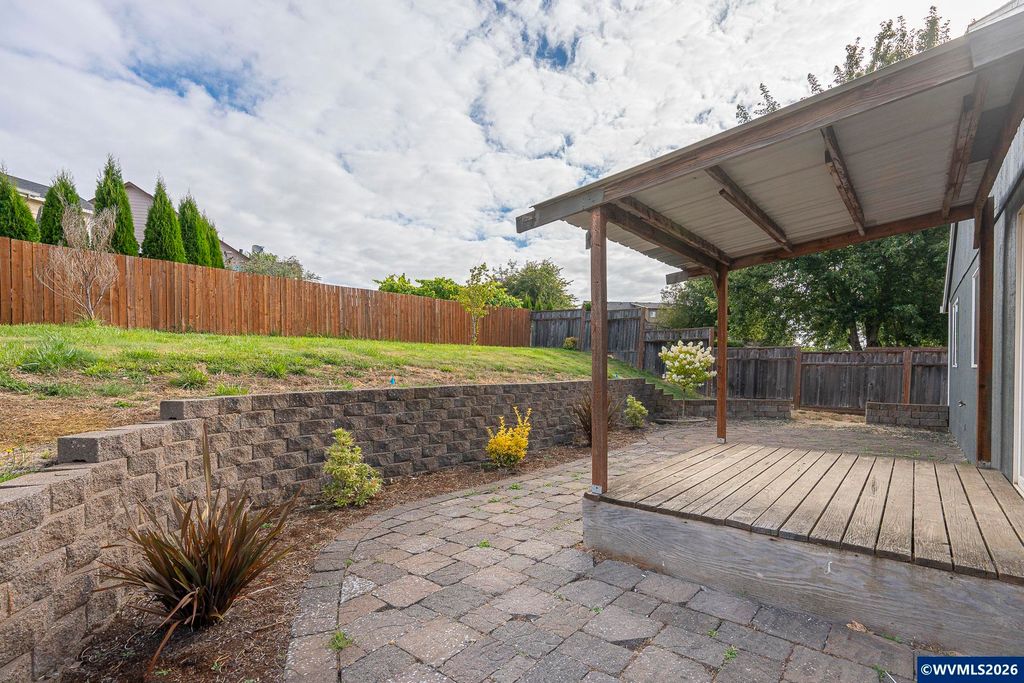 Image 39 of property listing at 330 NW Denton St, Dallas, OR 97338