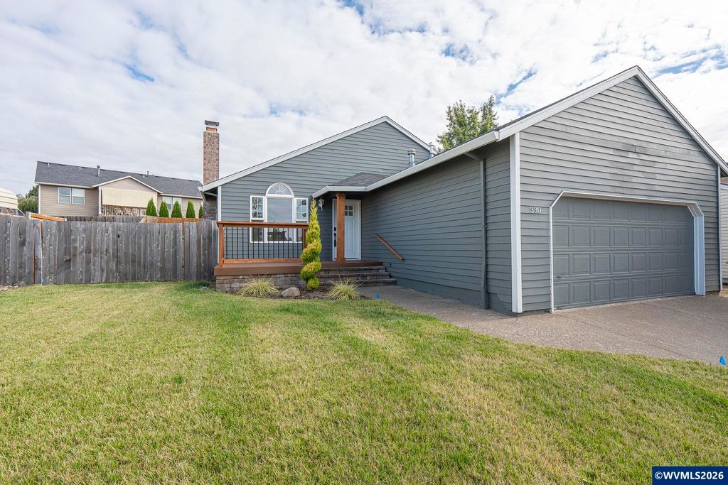 Image 4 of property listing at 330 NW Denton St, Dallas, OR 97338