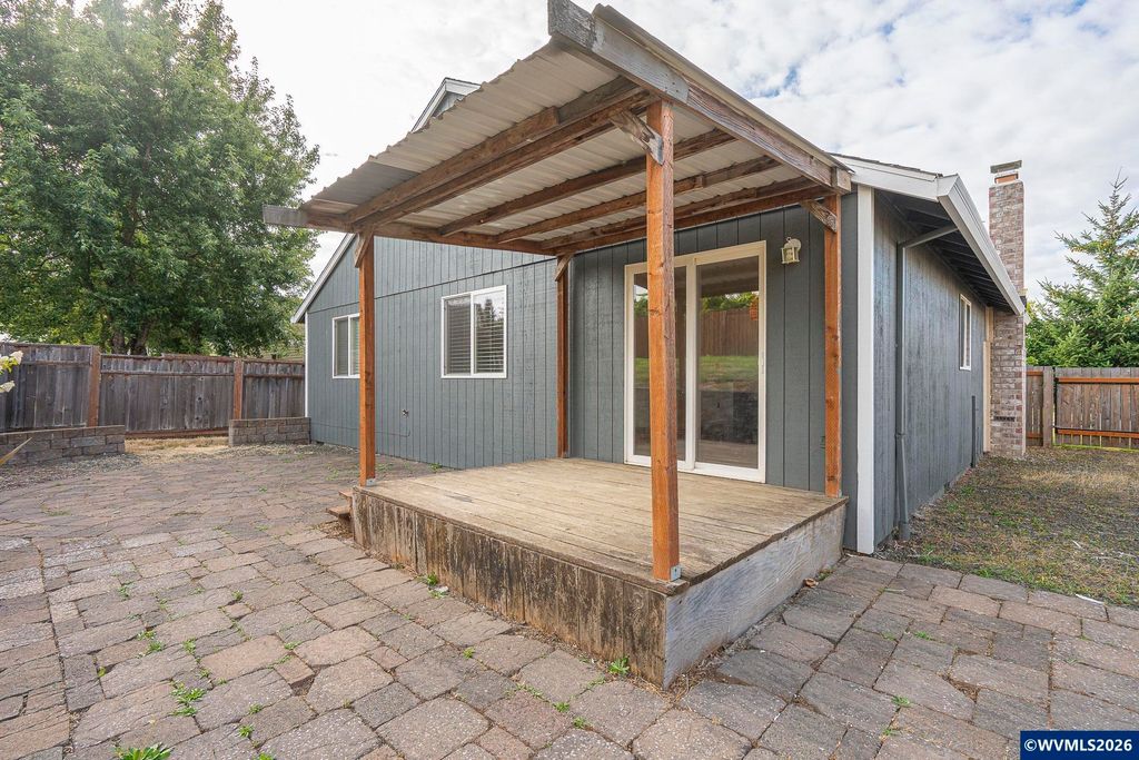 Image 40 of property listing at 330 NW Denton St, Dallas, OR 97338