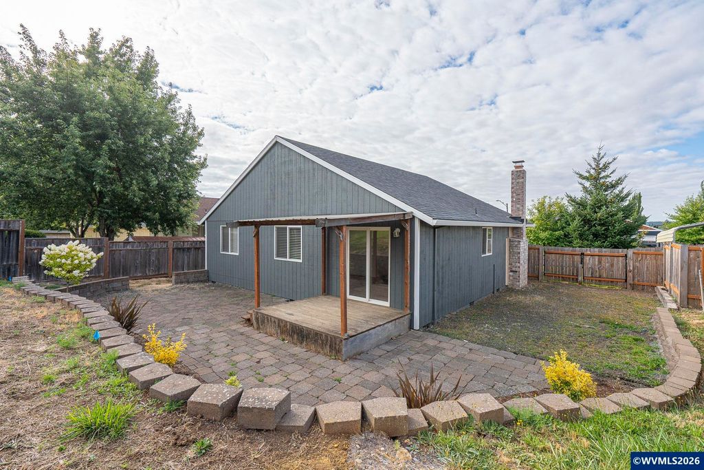 Image 41 of property listing at 330 NW Denton St, Dallas, OR 97338