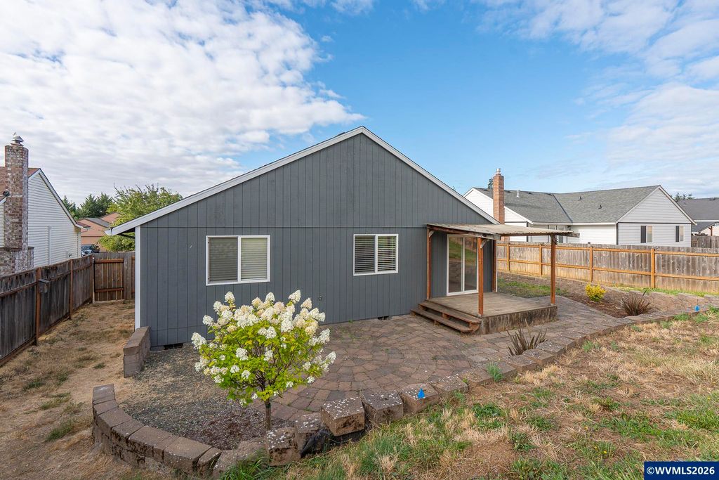 Image 43 of property listing at 330 NW Denton St, Dallas, OR 97338