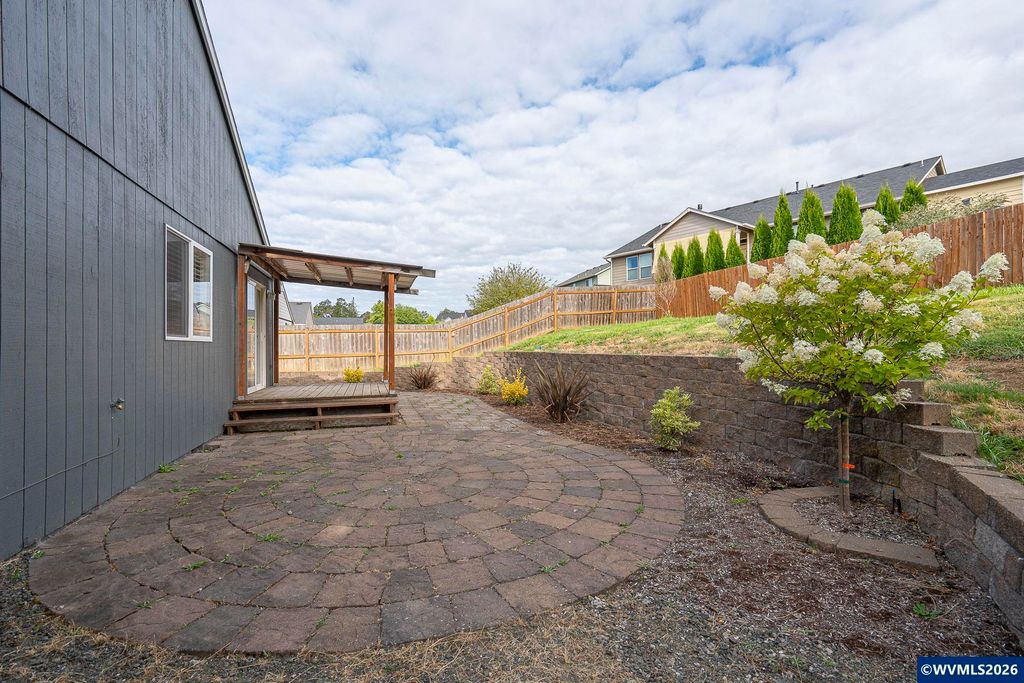 Image 44 of property listing at 330 NW Denton St, Dallas, OR 97338