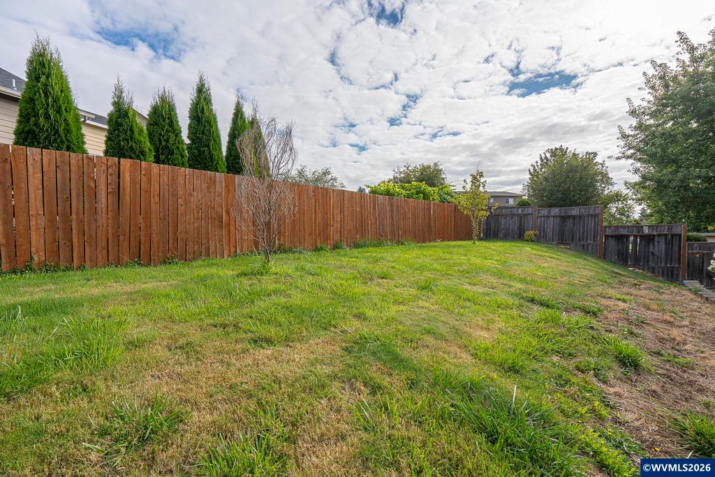 Image 46 of property listing at 330 NW Denton St, Dallas, OR 97338