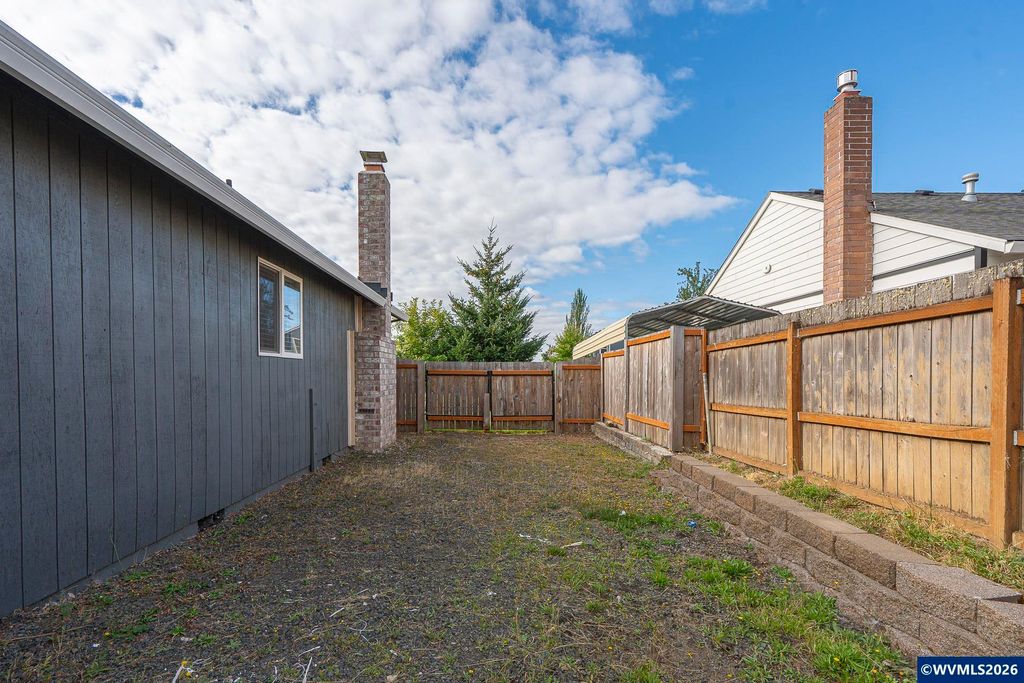 Image 47 of property listing at 330 NW Denton St, Dallas, OR 97338