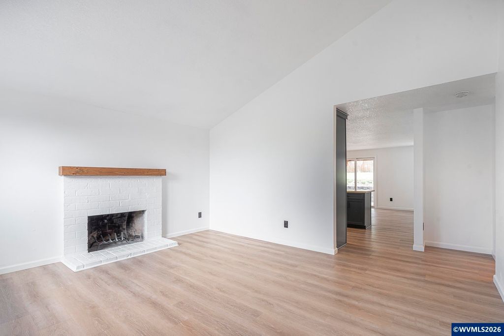 Image 8 of property listing at 330 NW Denton St, Dallas, OR 97338