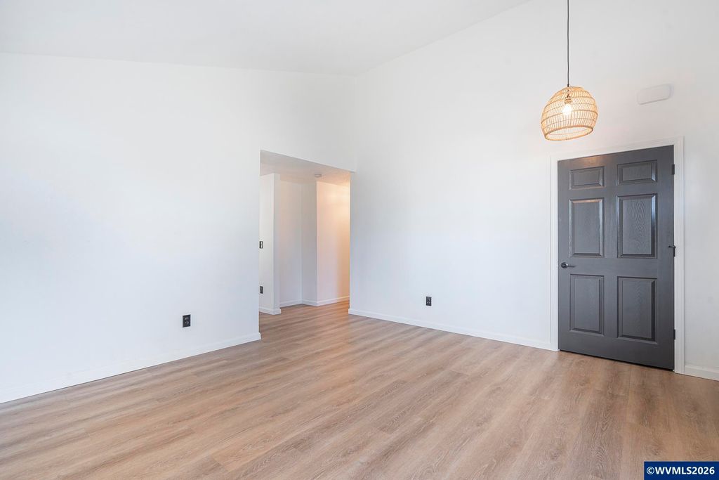 Image 9 of property listing at 330 NW Denton St, Dallas, OR 97338