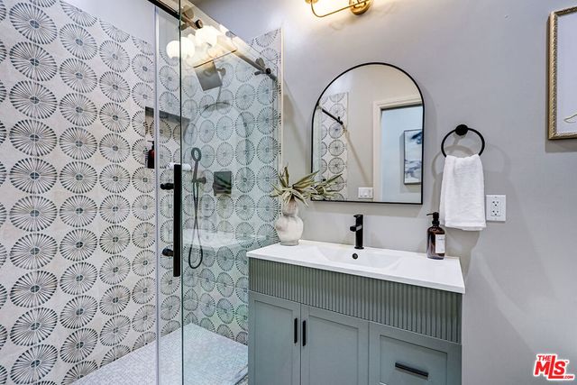 1803 S Sycamore Avenue, Los Angeles, CA 90019
