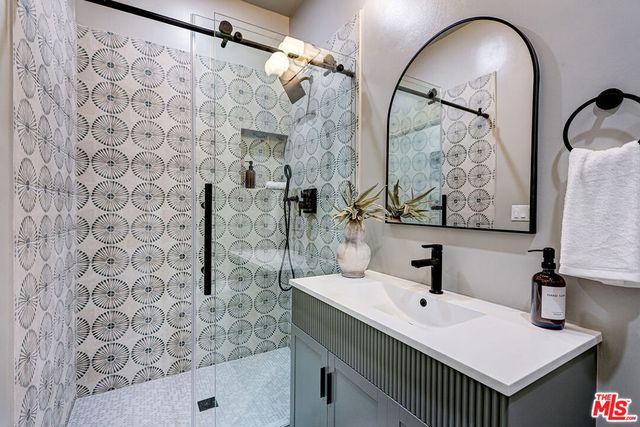 1803 S Sycamore Avenue, Los Angeles, CA 90019